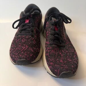Brooks Women's size 9 Black and Pink Knit pre-owned Running Sneakers